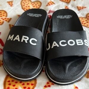 Marc Jacobs Black and White Logo Slides